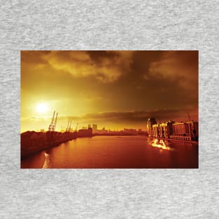 'City Gold' - sunset over London's Royal Victoria Dock T-Shirt